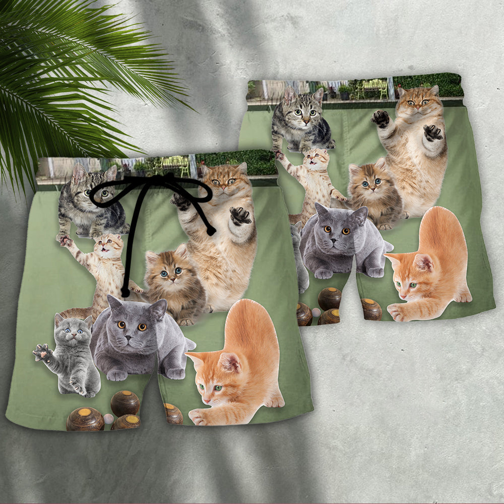 Lawn Bowling Cat Play In Yard - Beach Short Reefox - Owls Matrix LTD