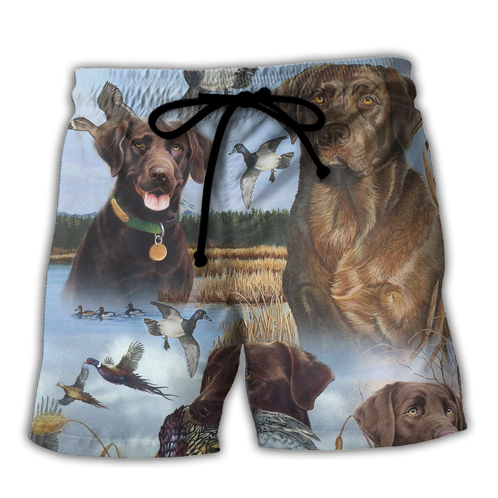 Chocolate Labrador Hunting Sky Scene - Beach Short