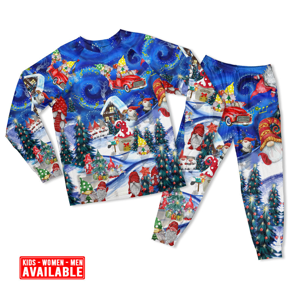 Women / S Christmas Hanging With My Gnomies - Pajamas Long Sleeve - Owls Matrix LTD