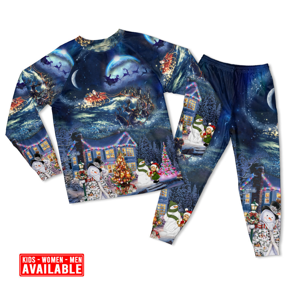 Women / S Christmas Santa Claus Family In Love Light Art Style - Pajamas Long Sleeve - Owls Matrix LTD