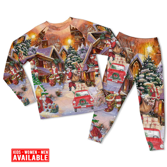 Women / S Christmas Santa Is Delivering Love - Pajamas Long Sleeve - Owls Matrix LTD