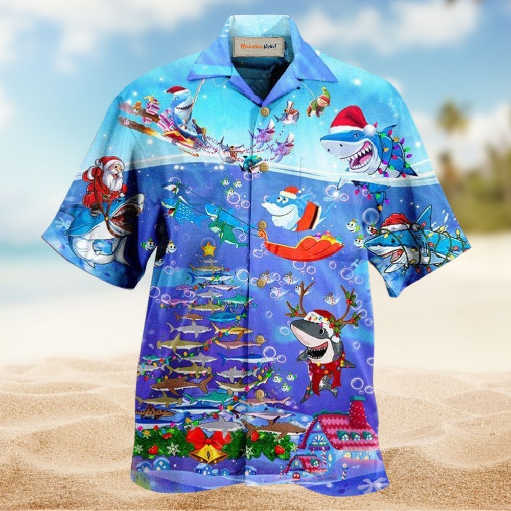 Christmas Shark Santa Bringing Ocean Gifts – Hawaiian Shirt