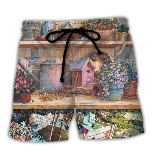 Gardening I Live In The Garden I Just Sleep In The House Vintage Art - Beach Short Reefox