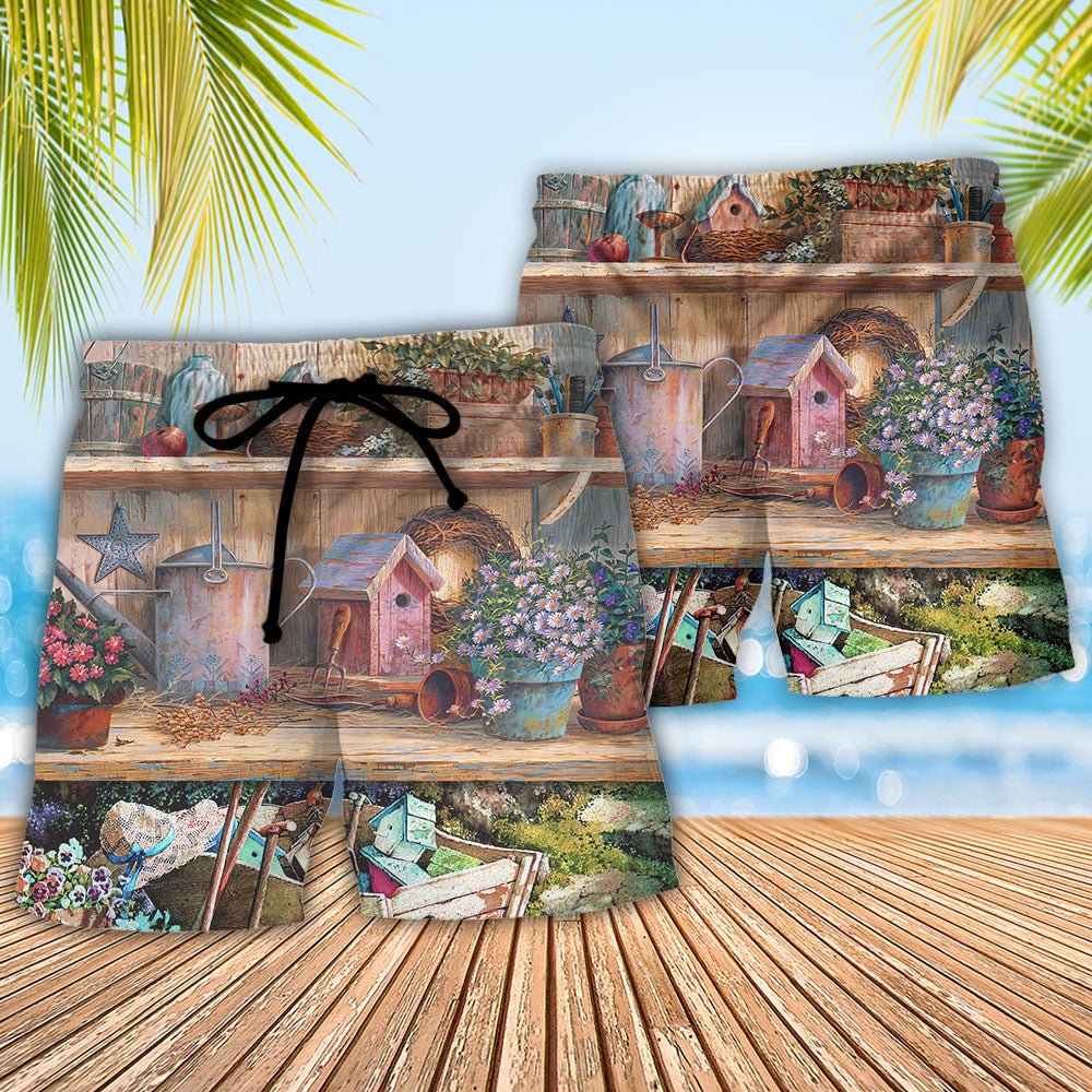 Gardening I Live In The Garden I Just Sleep In The House Vintage Art - Beach Short Reefox